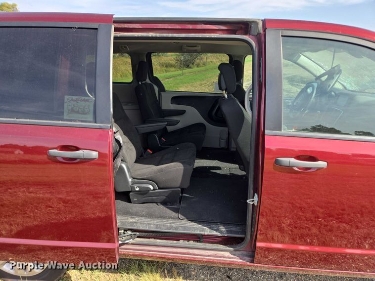 image for item DY1302 2020 Dodge Grand Caravan van