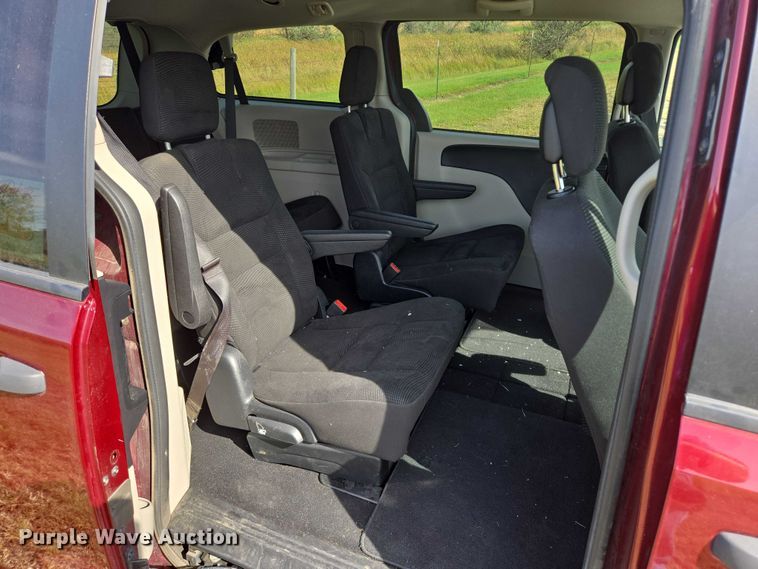 image for item DY1302 2020 Dodge Grand Caravan van