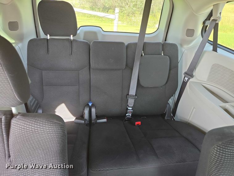 image for item DY1302 2020 Dodge Grand Caravan van