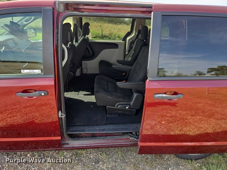 image for item DY1302 2020 Dodge Grand Caravan van