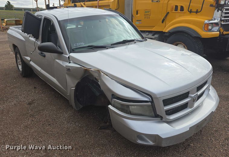 image for item DY1324 2011 Dodge Dakota Ext. Cab pickup truck