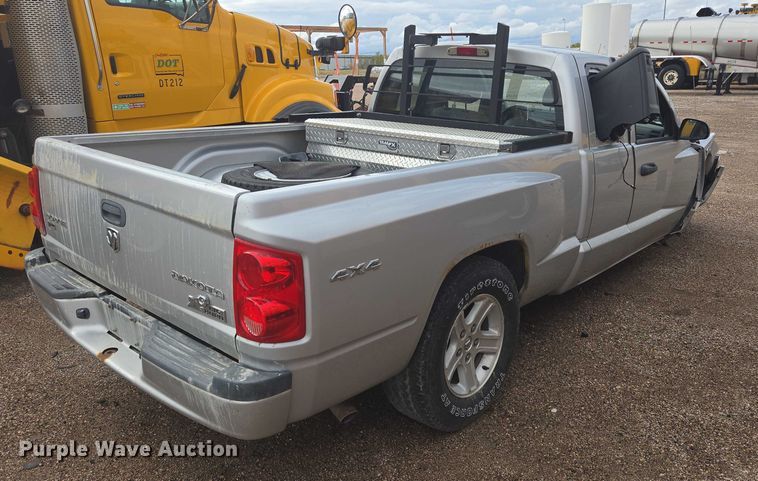 image for item DY1324 2011 Dodge Dakota Ext. Cab pickup truck