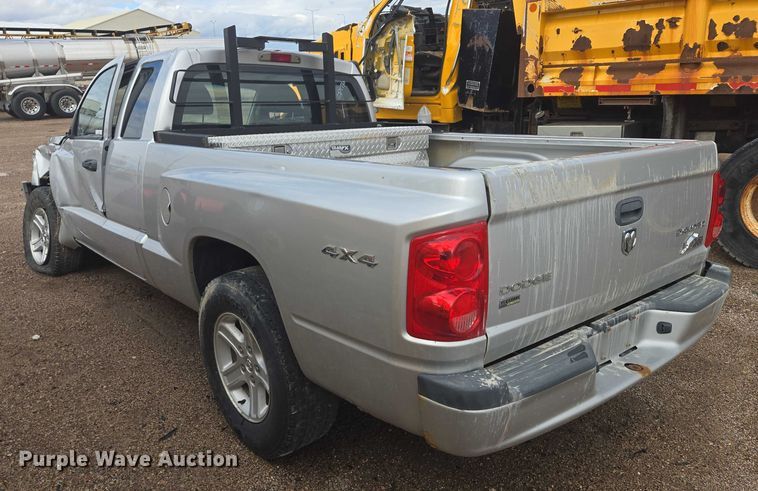 image for item DY1324 2011 Dodge Dakota Ext. Cab pickup truck