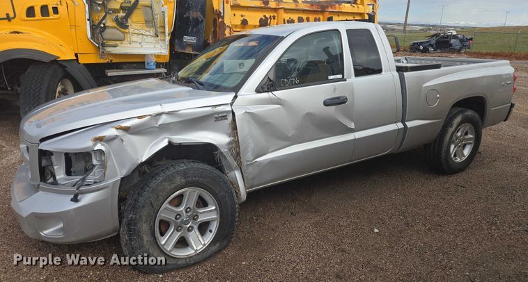 image for item DY1324 2011 Dodge Dakota Ext. Cab pickup truck