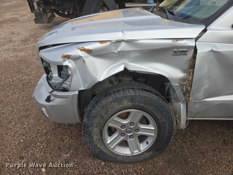 image for item DY1324 2011 Dodge Dakota Ext. Cab pickup truck