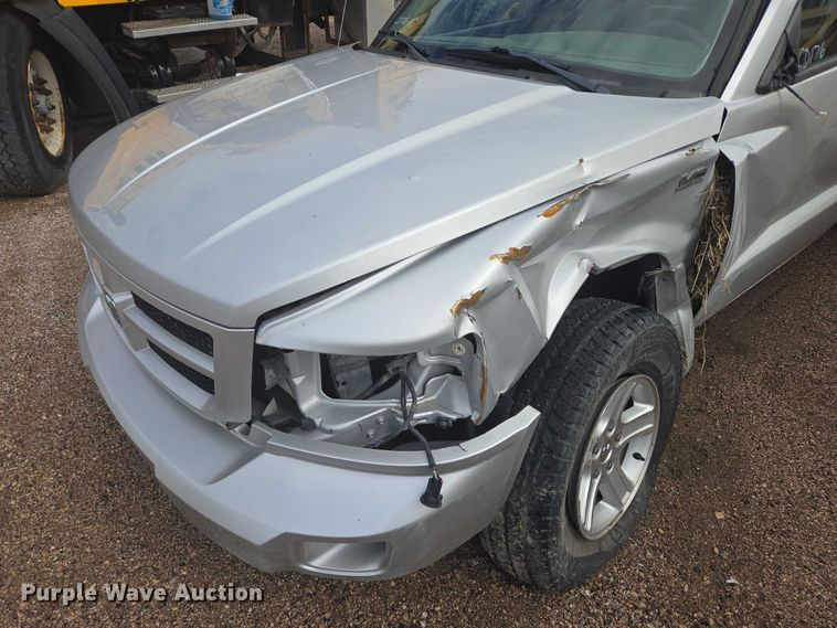 image for item DY1324 2011 Dodge Dakota Ext. Cab pickup truck