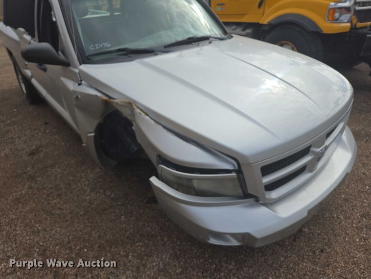 image for item DY1324 2011 Dodge Dakota Ext. Cab pickup truck