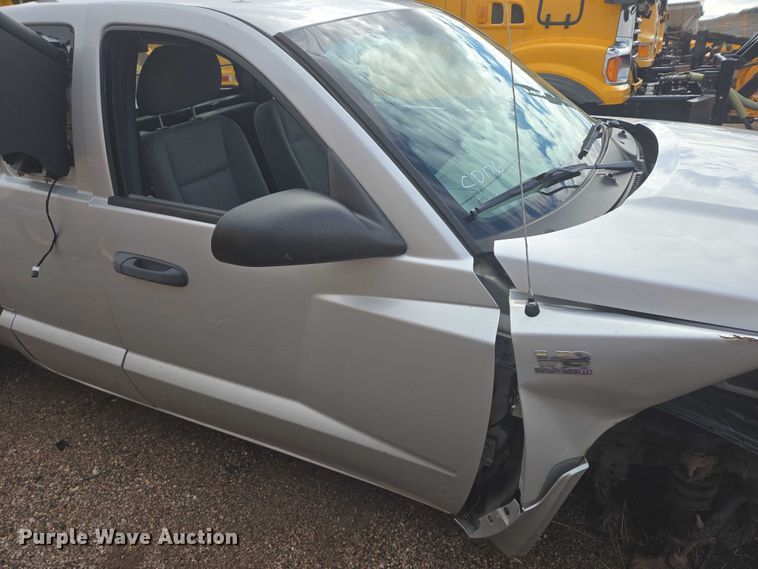 image for item DY1324 2011 Dodge Dakota Ext. Cab pickup truck