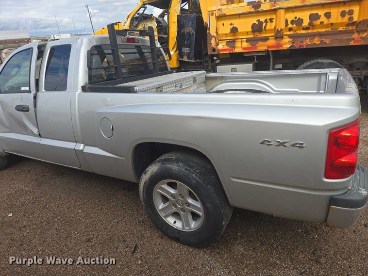 image for item DY1324 2011 Dodge Dakota Ext. Cab pickup truck