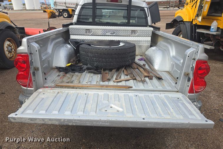 image for item DY1324 2011 Dodge Dakota Ext. Cab pickup truck