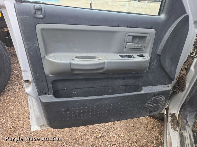 image for item DY1324 2011 Dodge Dakota Ext. Cab pickup truck