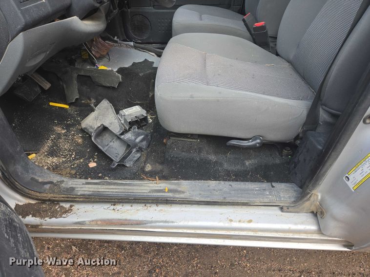 image for item DY1324 2011 Dodge Dakota Ext. Cab pickup truck