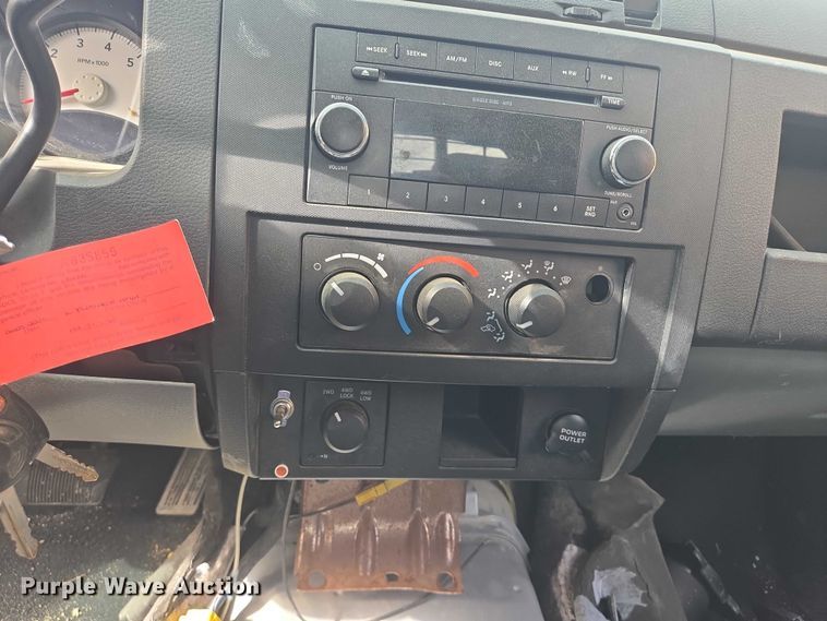 image for item DY1324 2011 Dodge Dakota Ext. Cab pickup truck