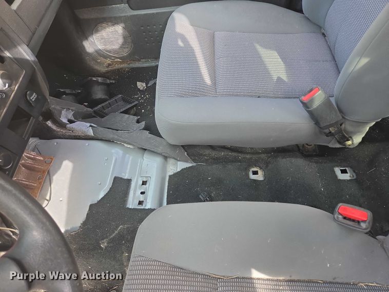 image for item DY1324 2011 Dodge Dakota Ext. Cab pickup truck