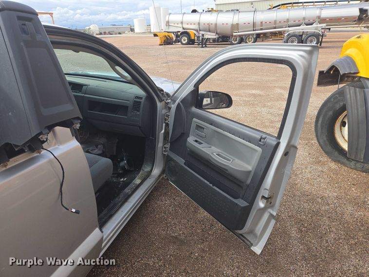 image for item DY1324 2011 Dodge Dakota Ext. Cab pickup truck