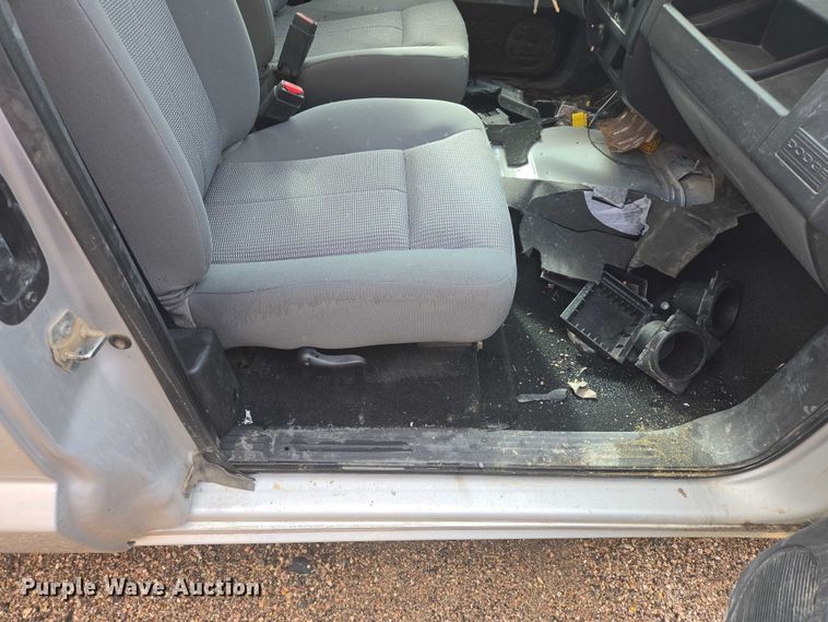 image for item DY1324 2011 Dodge Dakota Ext. Cab pickup truck