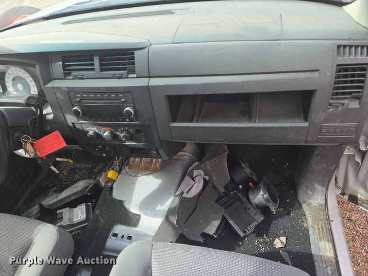 image for item DY1324 2011 Dodge Dakota Ext. Cab pickup truck