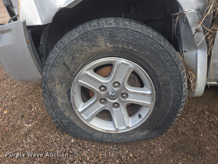 image for item DY1324 2011 Dodge Dakota Ext. Cab pickup truck