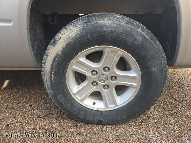 image for item DY1324 2011 Dodge Dakota Ext. Cab pickup truck