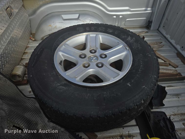 image for item DY1324 2011 Dodge Dakota Ext. Cab pickup truck