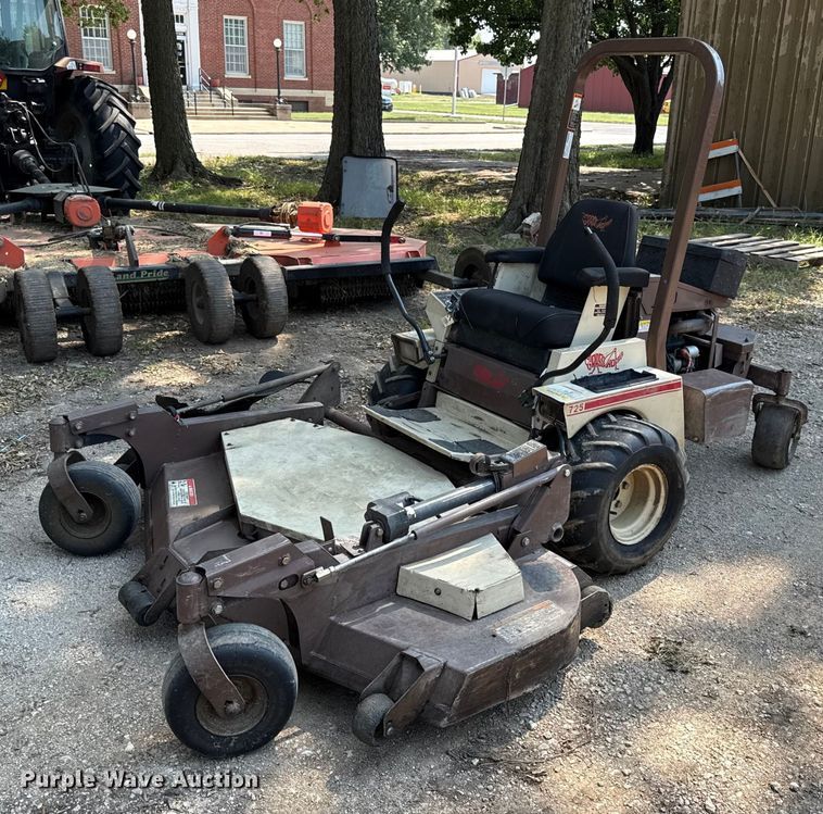 image for item DY8128 Grasshopper 725 ZTR lawn mower