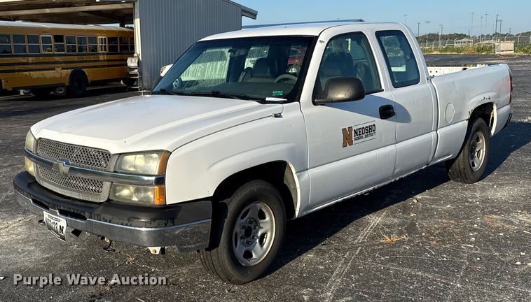 image for item DY8197 2003 Chevrolet Silverado 1500 Ext. Cab pickup truck