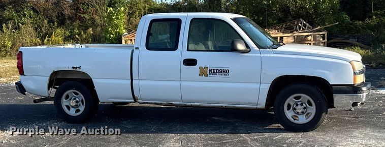 image for item DY8197 2003 Chevrolet Silverado 1500 Ext. Cab pickup truck