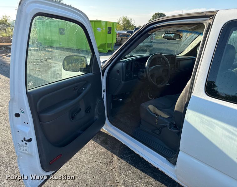 image for item DY8197 2003 Chevrolet Silverado 1500 Ext. Cab pickup truck