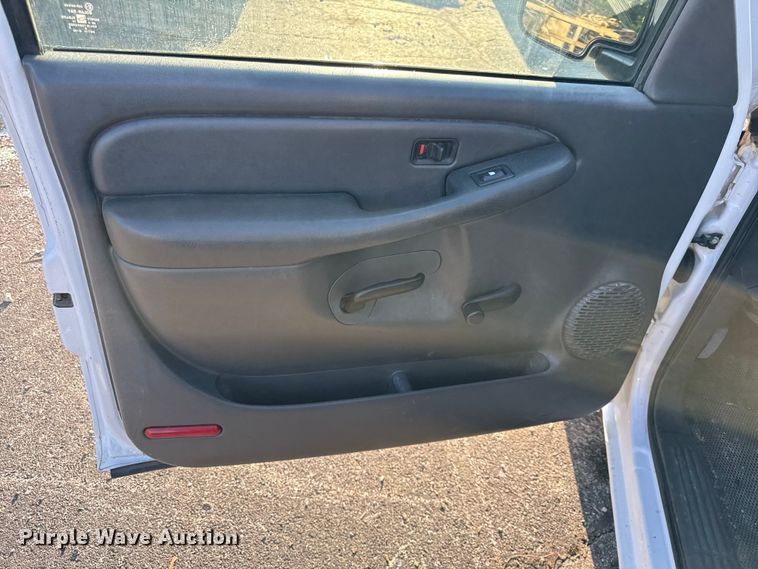 image for item DY8197 2003 Chevrolet Silverado 1500 Ext. Cab pickup truck