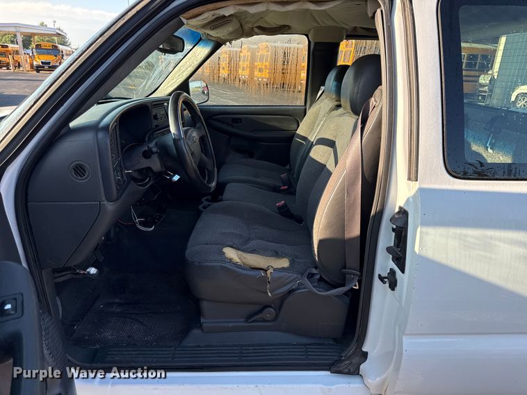 image for item DY8197 2003 Chevrolet Silverado 1500 Ext. Cab pickup truck