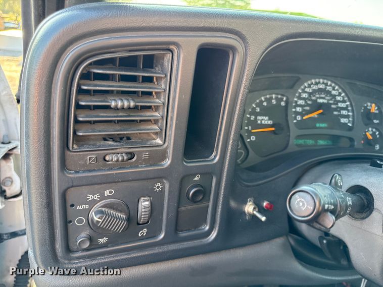 image for item DY8197 2003 Chevrolet Silverado 1500 Ext. Cab pickup truck