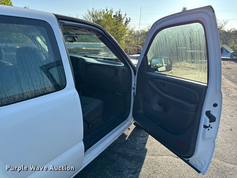 image for item DY8197 2003 Chevrolet Silverado 1500 Ext. Cab pickup truck