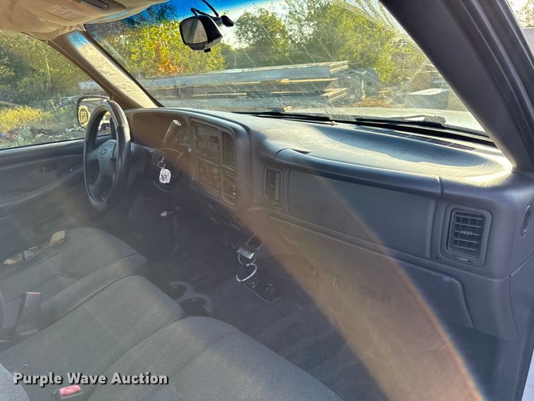 image for item DY8197 2003 Chevrolet Silverado 1500 Ext. Cab pickup truck