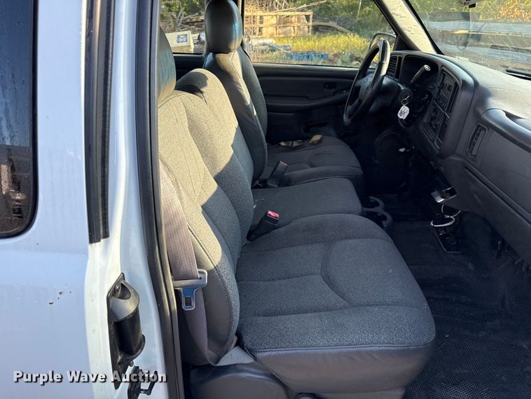 image for item DY8197 2003 Chevrolet Silverado 1500 Ext. Cab pickup truck