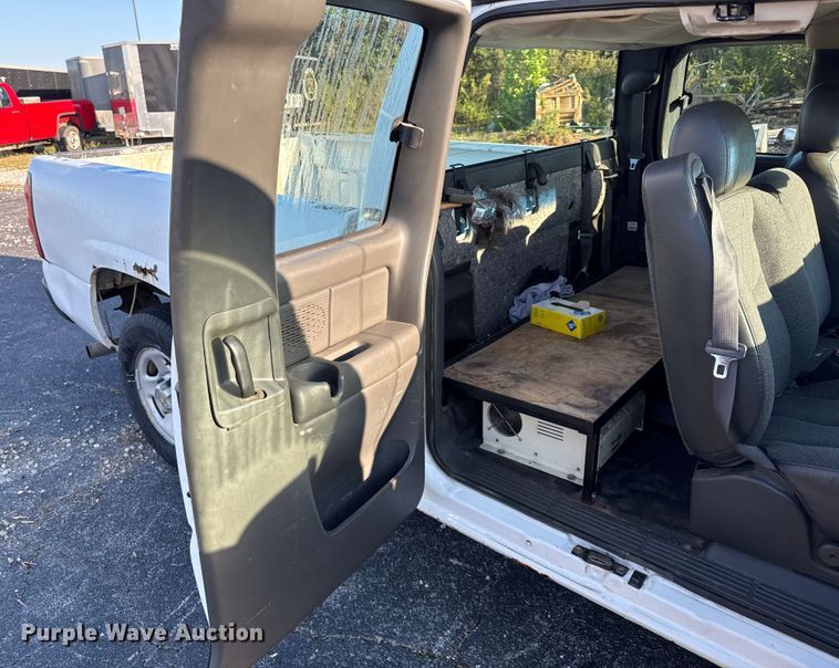 image for item DY8197 2003 Chevrolet Silverado 1500 Ext. Cab pickup truck