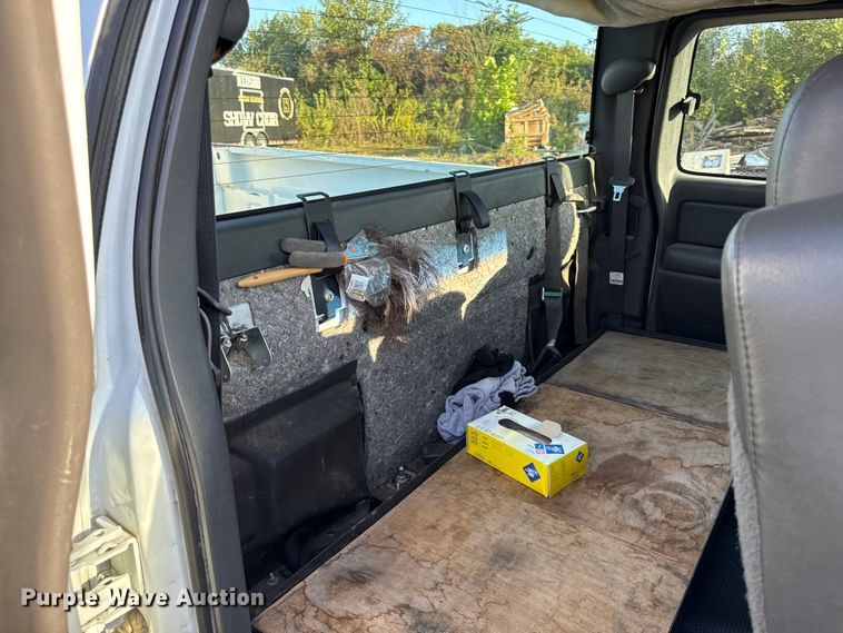 image for item DY8197 2003 Chevrolet Silverado 1500 Ext. Cab pickup truck