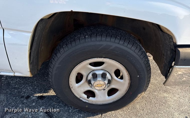 image for item DY8197 2003 Chevrolet Silverado 1500 Ext. Cab pickup truck