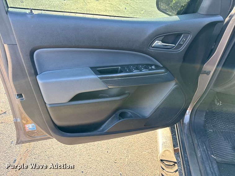 image for item DY8198 2016 Chevrolet Colorado Crew Cab pickup truck