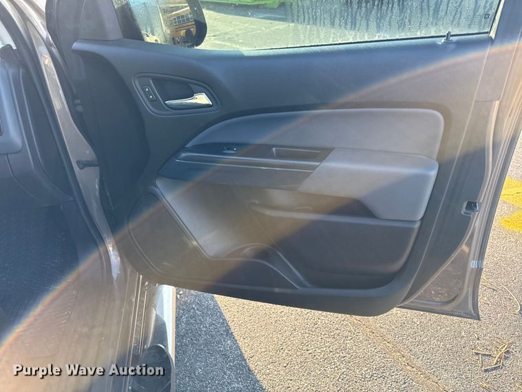 image for item DY8198 2016 Chevrolet Colorado Crew Cab pickup truck