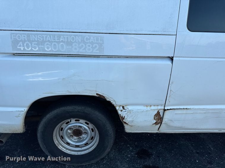image for item DY8199 2001 Ford E150 van