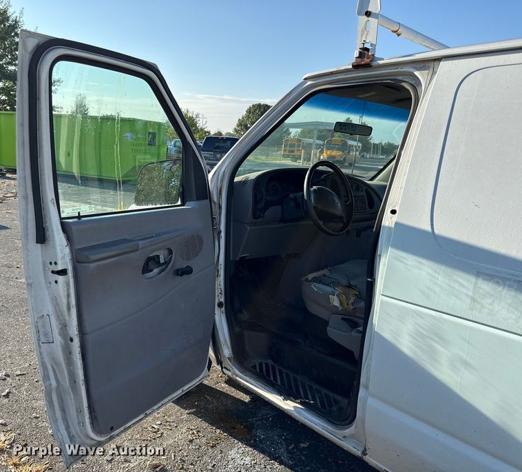 image for item DY8199 2001 Ford E150 van
