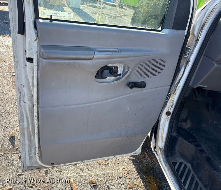 image for item DY8199 2001 Ford E150 van