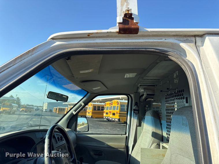 image for item DY8199 2001 Ford E150 van