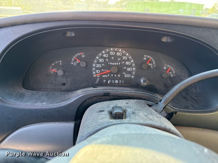 image for item DY8199 2001 Ford E150 van