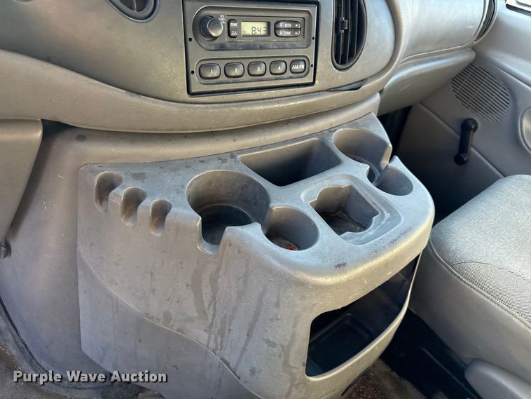 image for item DY8199 2001 Ford E150 van