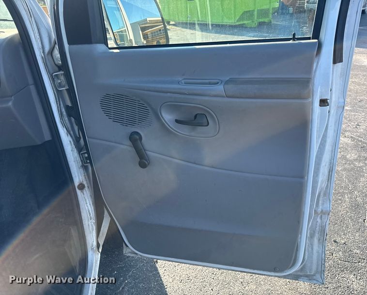 image for item DY8199 2001 Ford E150 van