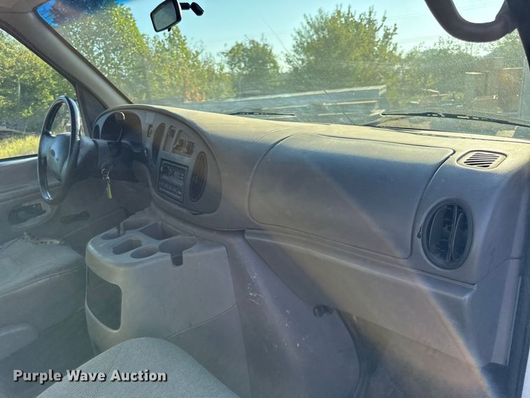 image for item DY8199 2001 Ford E150 van
