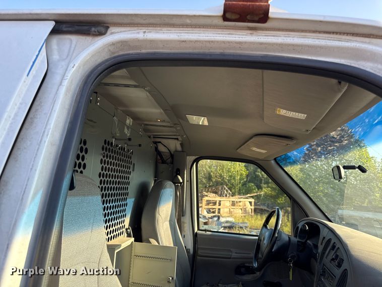 image for item DY8199 2001 Ford E150 van