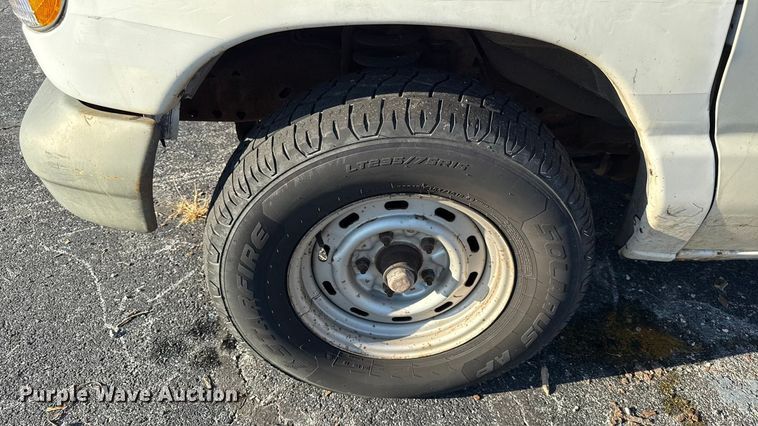 image for item DY8199 2001 Ford E150 van