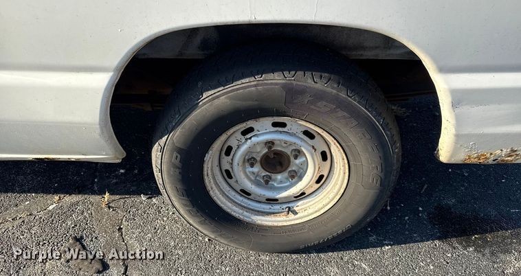 image for item DY8199 2001 Ford E150 van